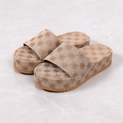 Valenza Elevated Comfort Slides