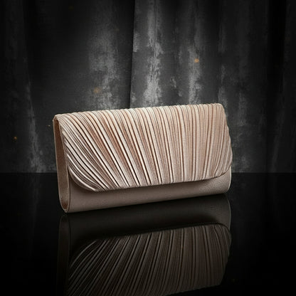 Vera Bold Clutch
