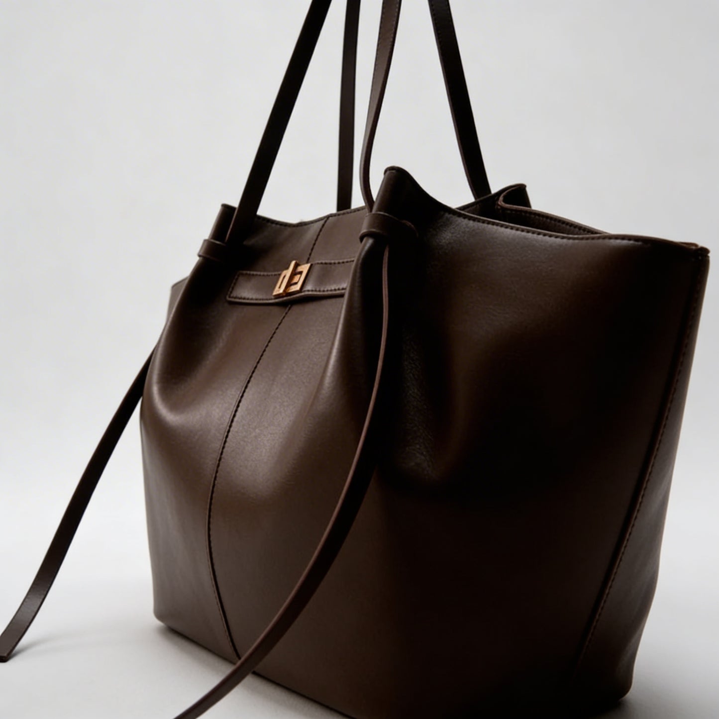 Stadera Essential Shoulder Bag